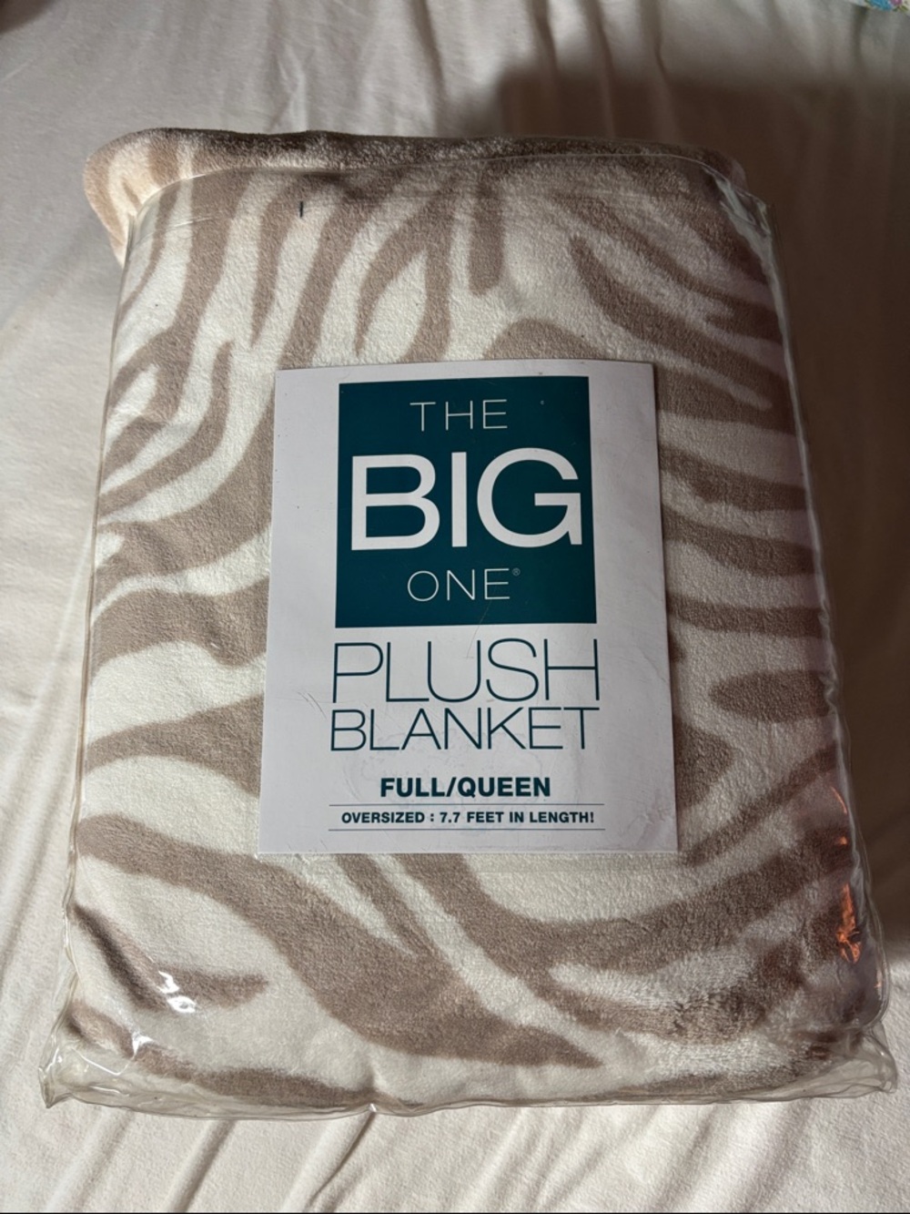NWT The Big One Taupe and White Zebra Plush Blanket
